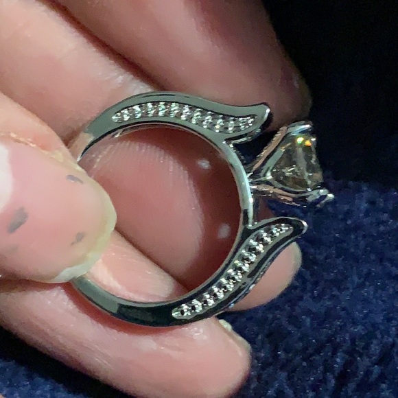 2.20 carat Moissanite size 5 925 - Picture 5 of 12